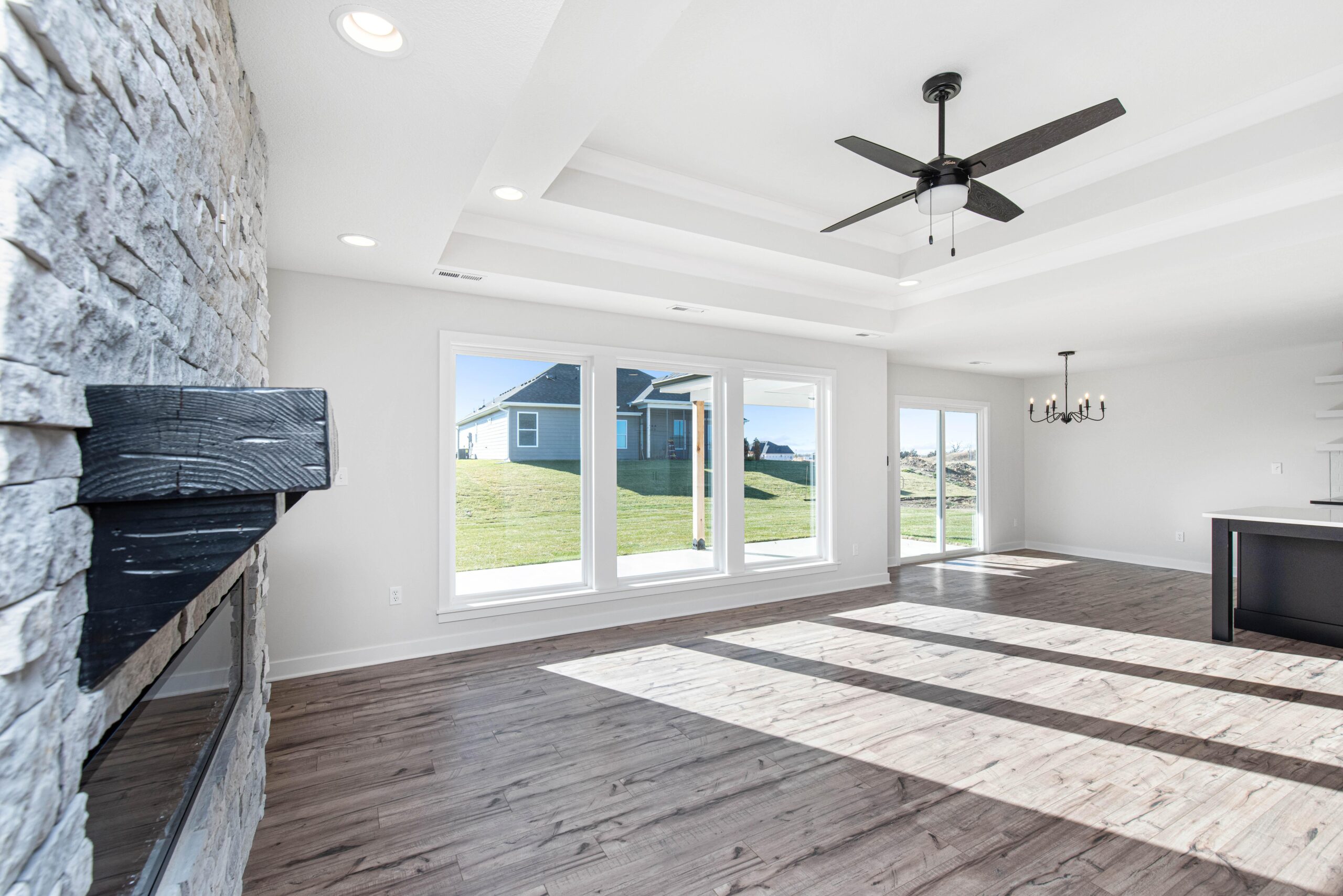 fireplace-5828085 (1)